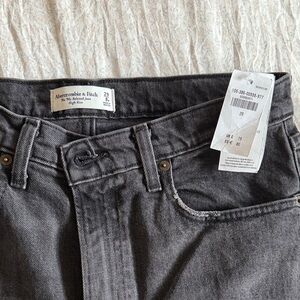 Abercrombie & Fitch Women's 90s Relaxed High Rise Black Jeans